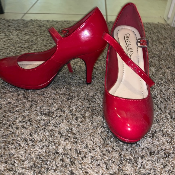 red heels - Picture 2 of 3